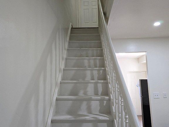 4th image of 47 N Hobart St