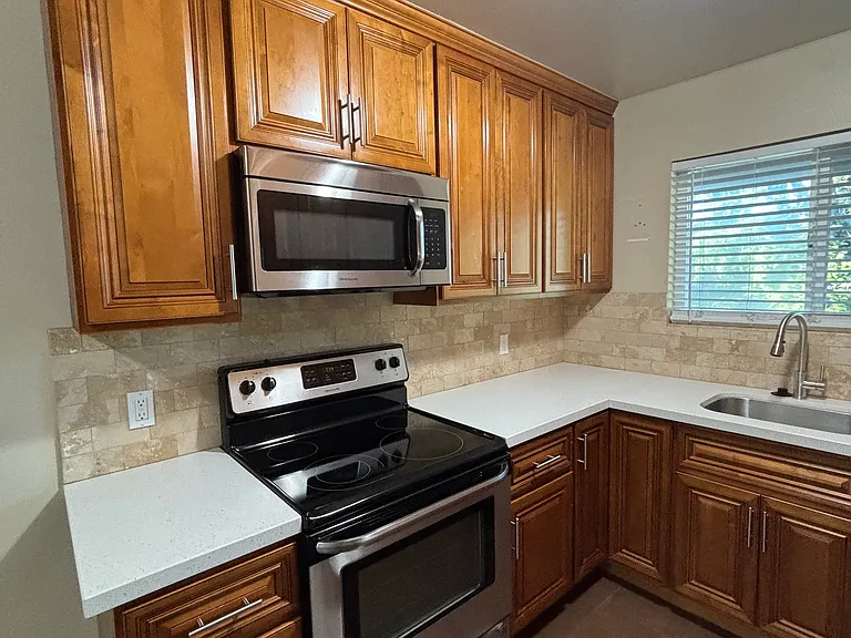 523 Poplar Ave — Photo 8