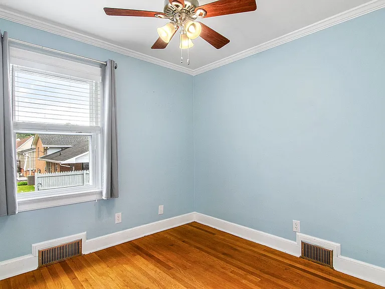 407 Robertson St — Photo 12