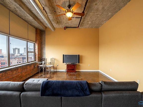 5th image of 745 Washington St APT 502