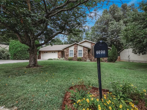 2350 E Country Way, Fayetteville, AR 72703