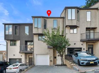 18 Veterans Way, Edgewater, NJ 07020