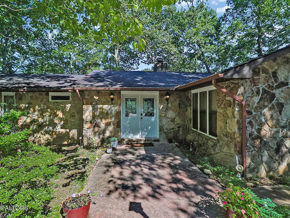 1st image of 155 Meadowview Dr