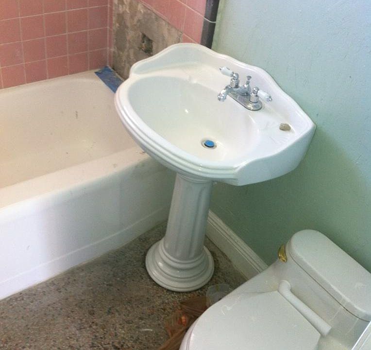 2nd image of 565 SW 6th St APT 7