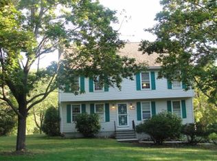 19 Elwood Rd, Londonderry, NH 03053