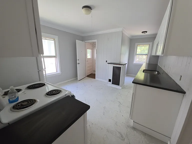 25-27 Woodlawn St #2 — Photo 9