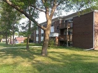 218 21st St NW APT 10, Owatonna, MN 55060