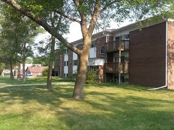 218 21st St NW, Owatonna, MN