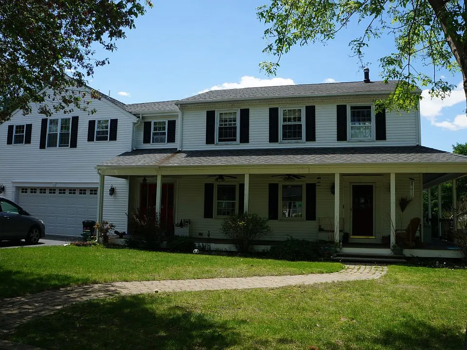 7 Evelyn Dr