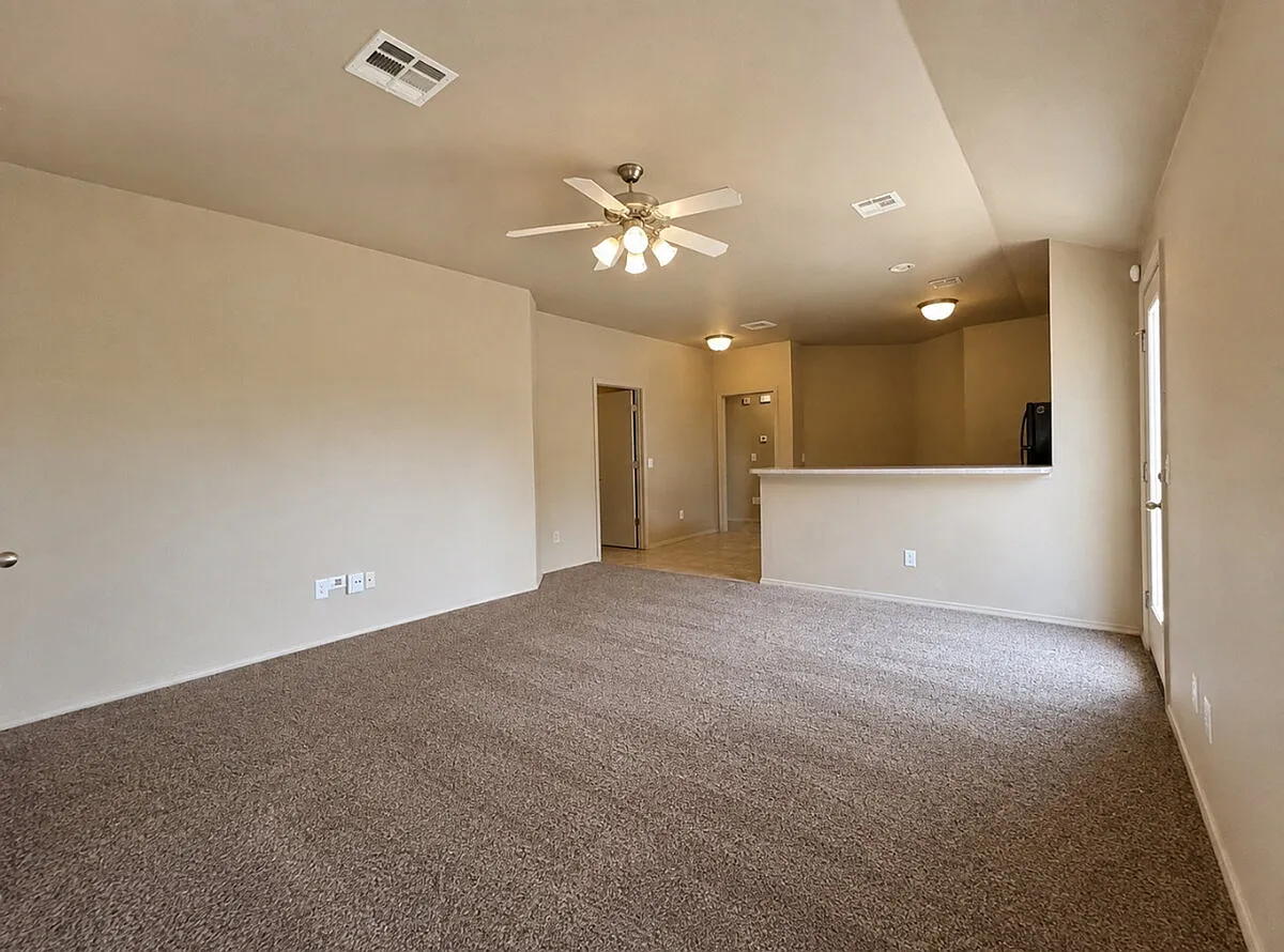 3 bed, 2.0 bath, 1147 sqft, $1,395 — Photo 3