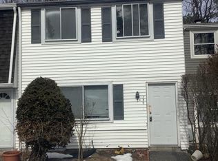 134 Hill Crescent, Calverton, NY 11933