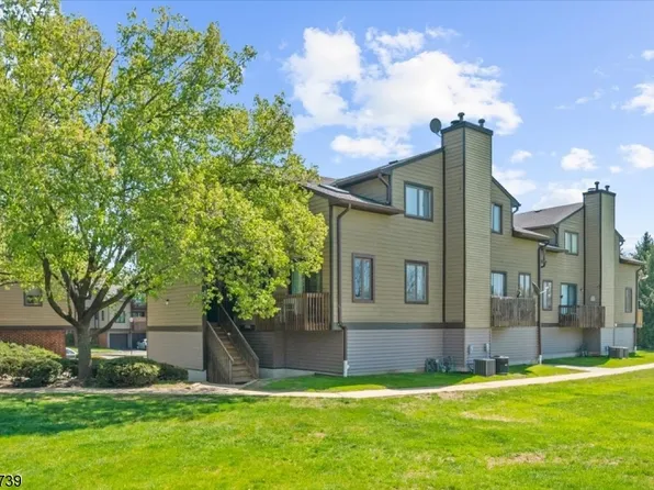 607 Village Cmns, Raritan Twp., NJ 08822