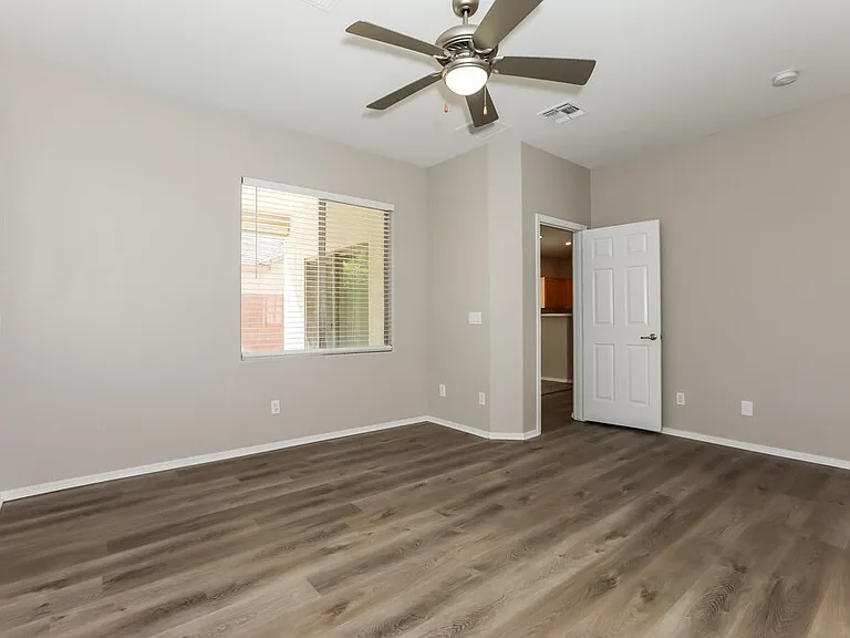 4101 S Vineyard Ave — Photo 9