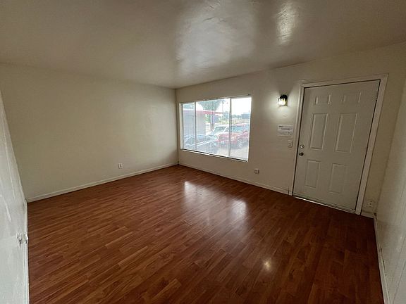 2nd image of 405-425 W Westfield Ave #415