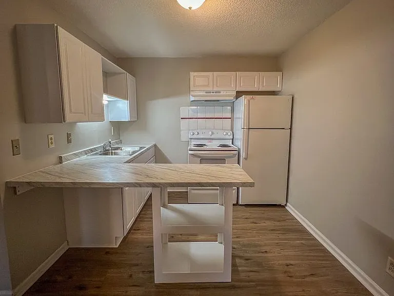 110 Medical Ct — Photo 19