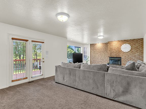 4th image of 846 E Holroyd Dr