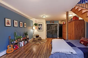 Rented by R New York