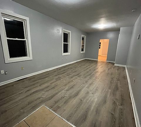 3rd image of 169 Nottingham St #1