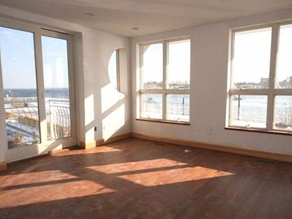4th image of 3134 Emmons Ave #1