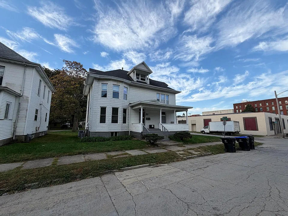 401 E Douglas St