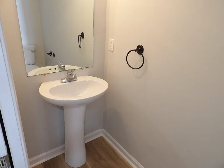 108 Charleston Ct — Photo 40