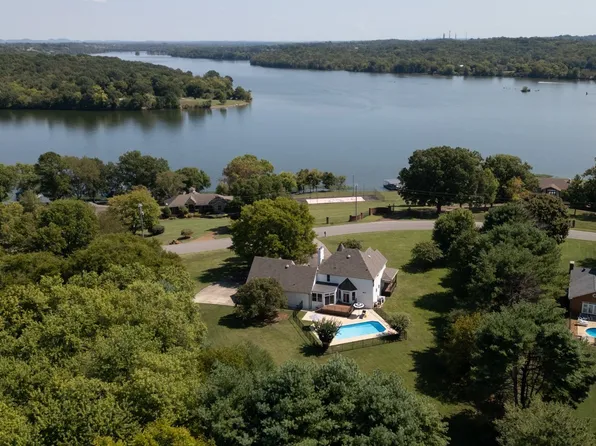 1210 Windsor Dr, Gallatin, TN 37066