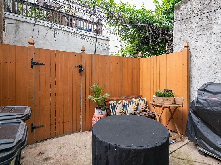 2357 Montrose St — Photo 28