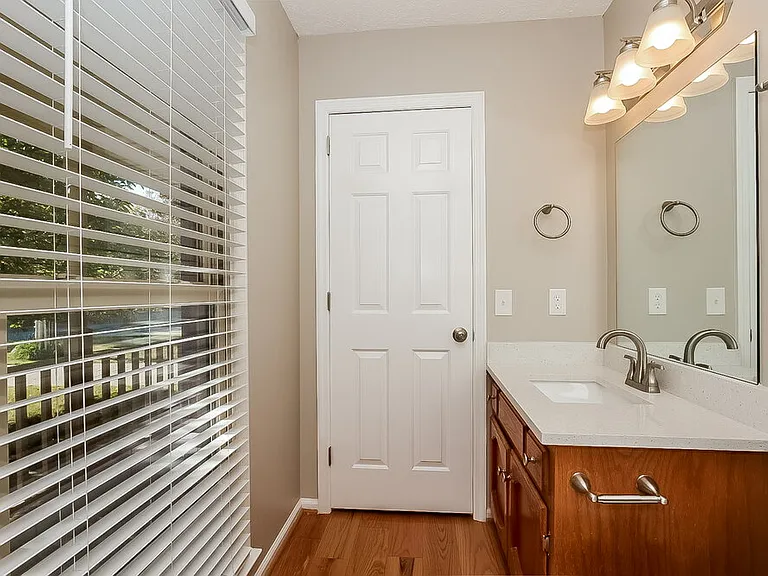 225 Richmond Dr — Photo 13