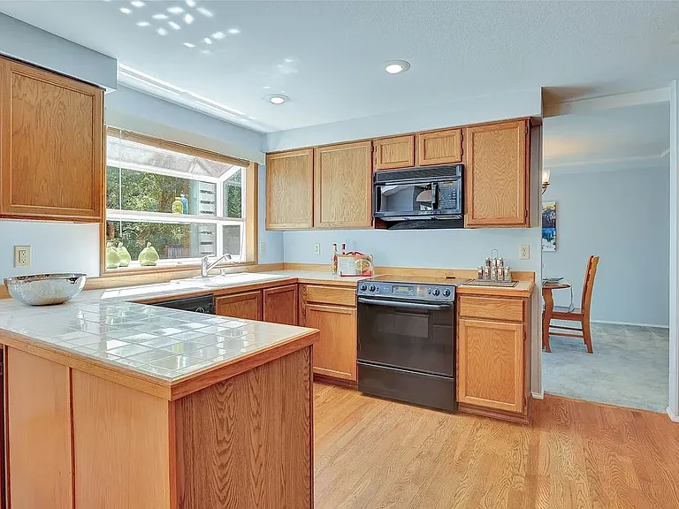 Kitchen (appliances are upgraded)