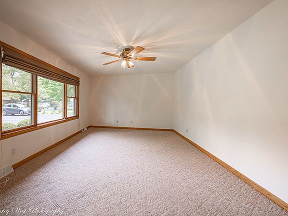 4th image of 1382 Prosser Dr