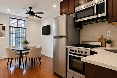 386 Manhattan Avenue, #14