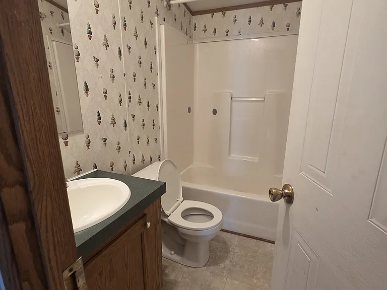 222 Blackburn St — Photo 13