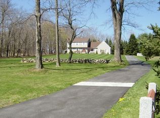 19 Meadow Ridge Ln, New Milford, CT 06776