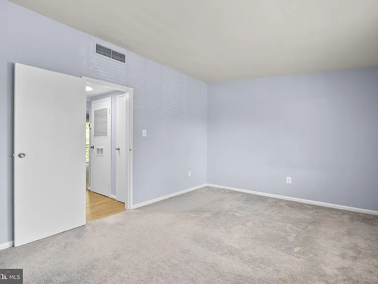10320 Rockville Pike #401 — Photo 21