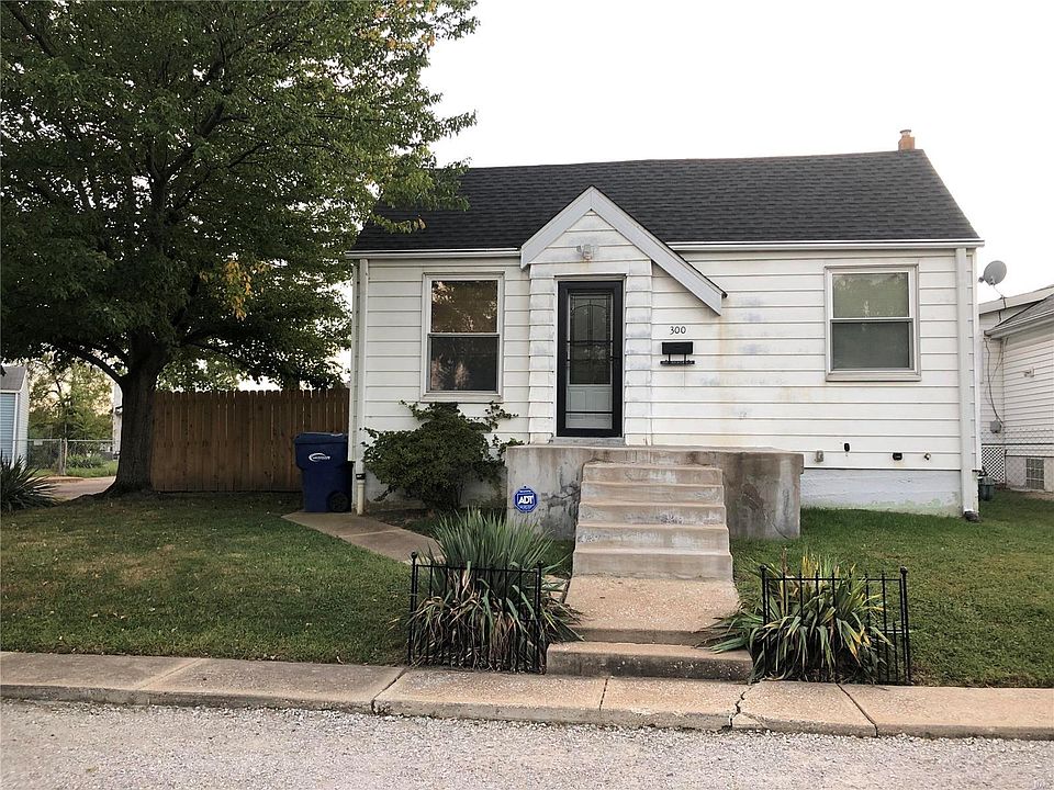 1st image of 300 Lenhardt Ave