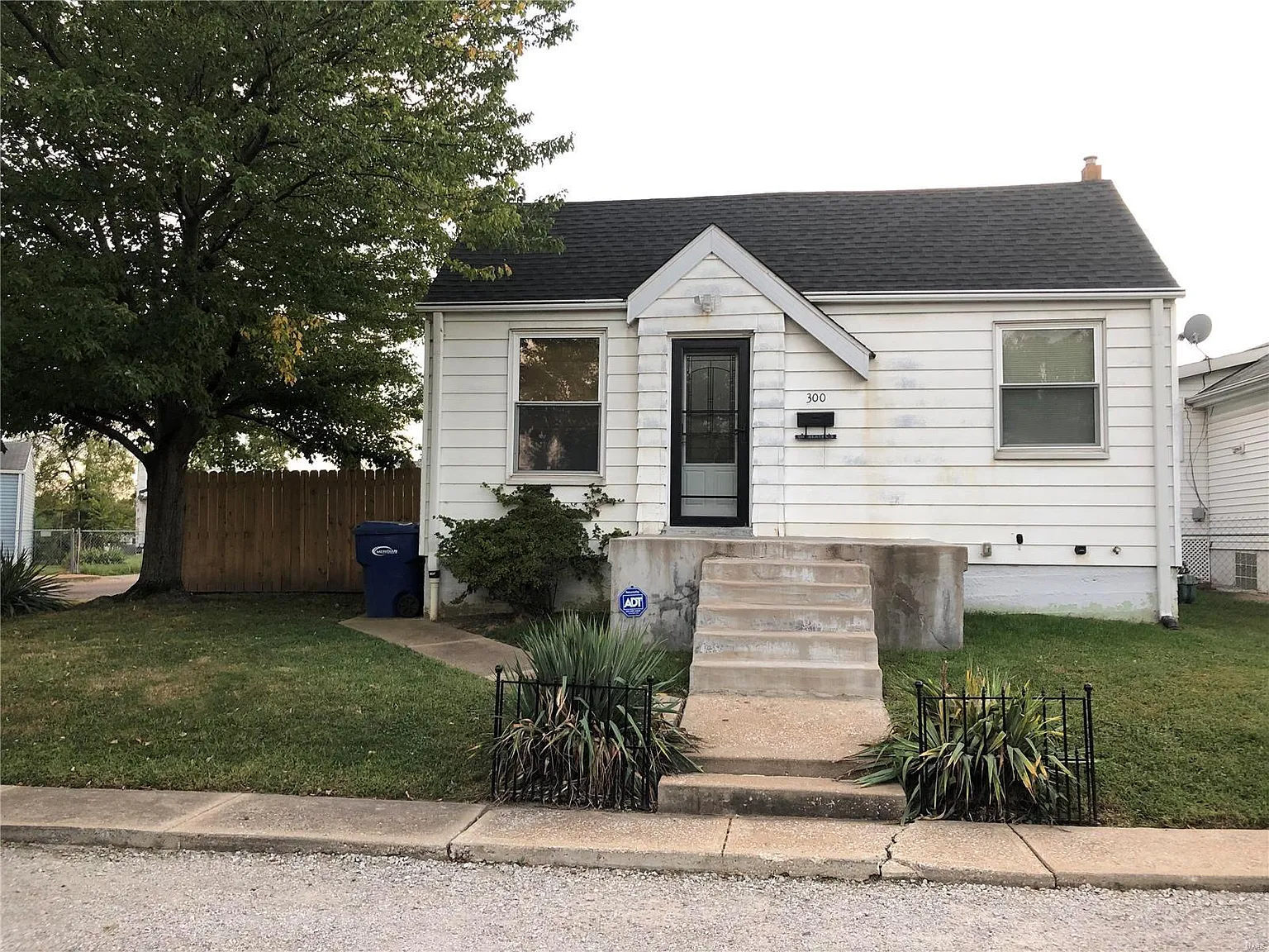 300 Lenhardt Ave photo 1