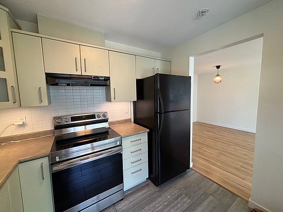 2nd image of 3148 Saint Johns St #203