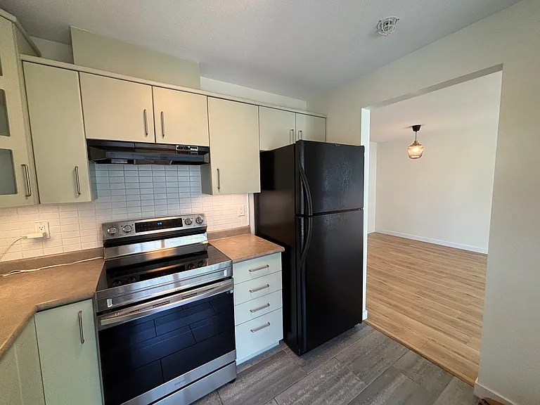 3148 Saint Johns St #203 — Photo 2