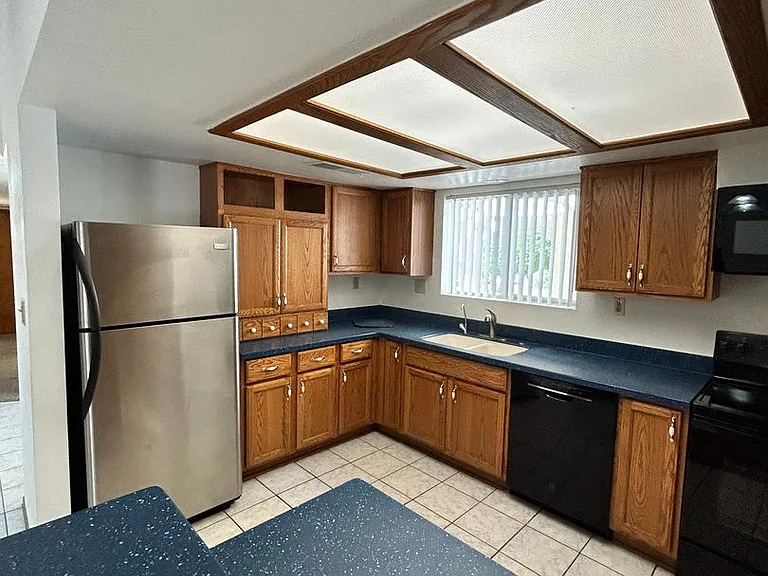 2401 Cosnina Dr — Photo 7