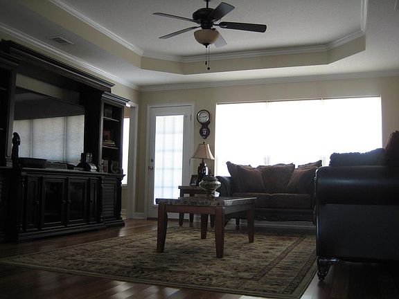 3rd image of 102 Grandview Dr