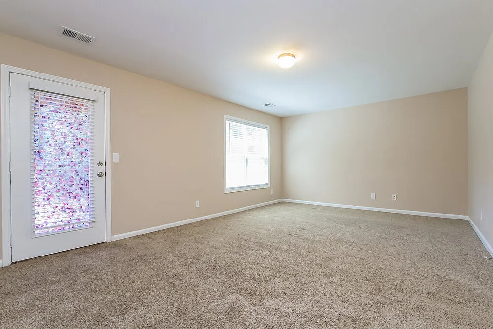 4 bed, 3.0 bath, 2197 sqft, $2,465 — Photo 2