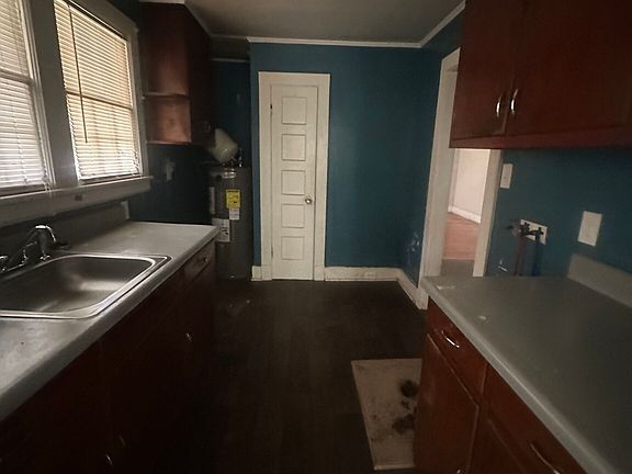 4th image of 1062 Radio Dr