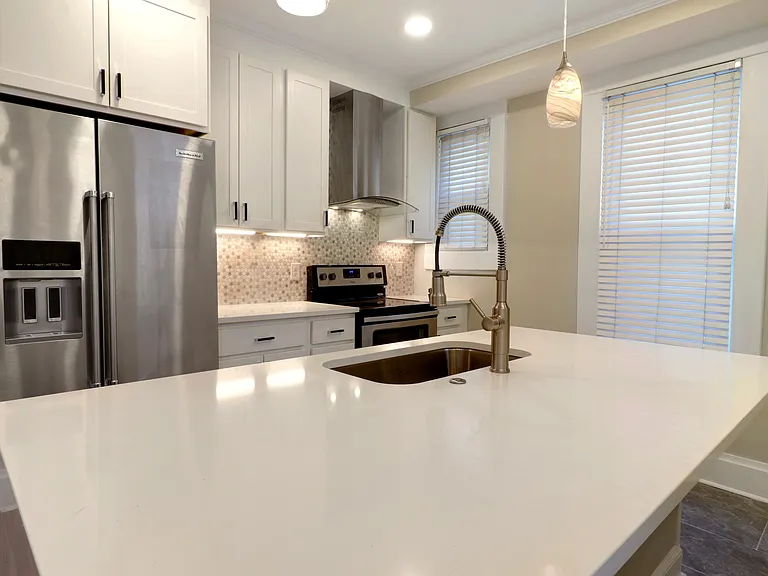 918 Harrison Ave — Photo 2