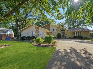 9047 W Oak Crest Ct, Palos Hills, IL 60465
