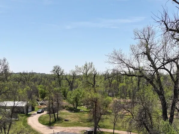 5401 Fernwood Dr, Bismarck, ND 58503