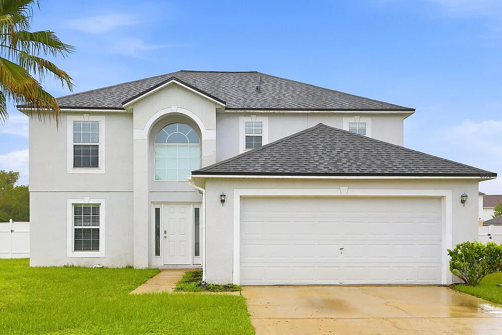 4 bed, 2.5 bath, 2215 sqft, $2,300 — Photo 1