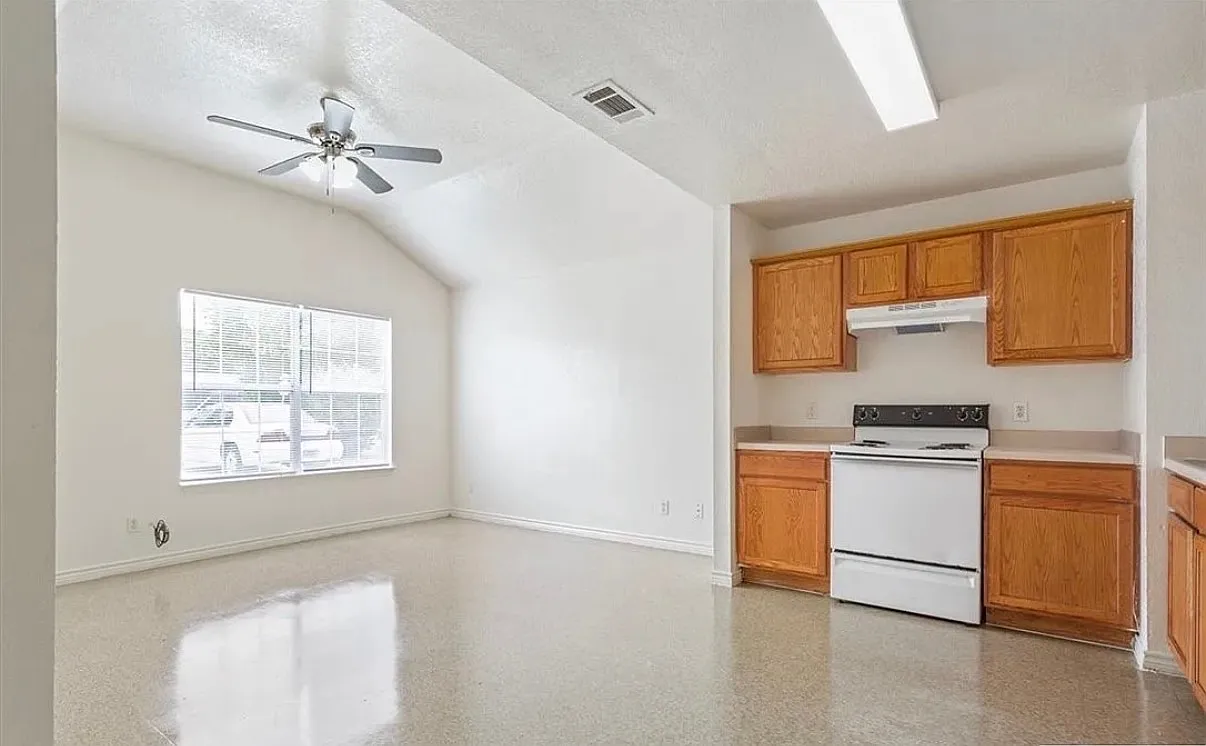 1 bed, $995 — Photo 2