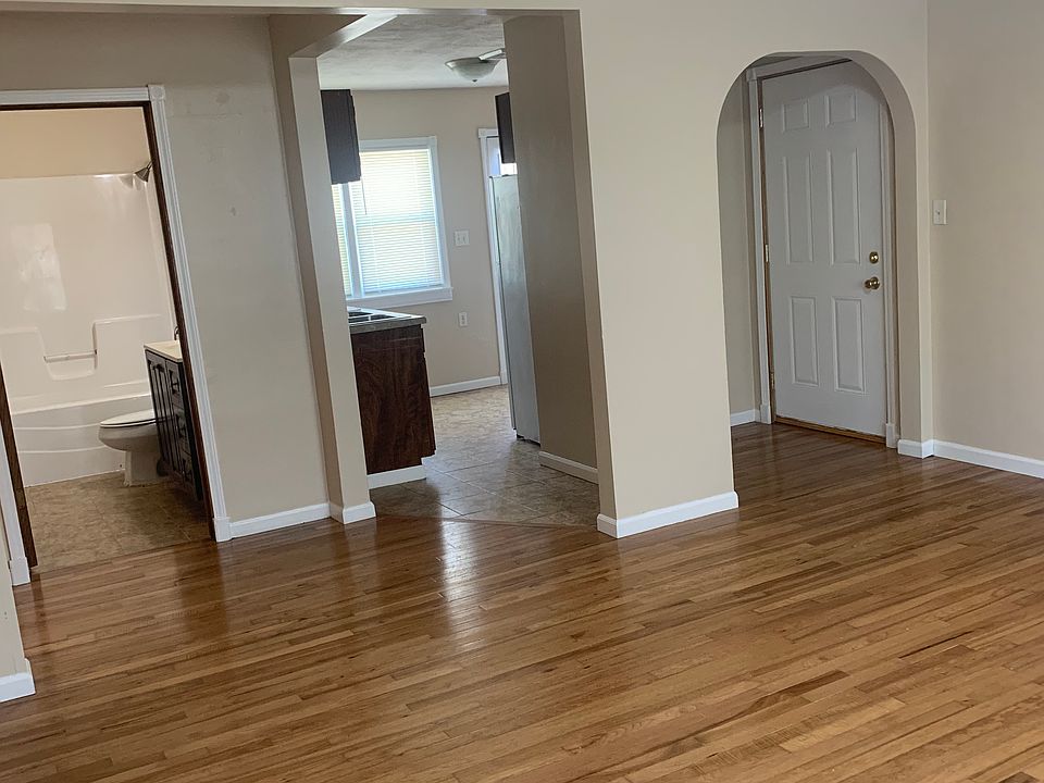 1st image of 440 N 4th St APT 3