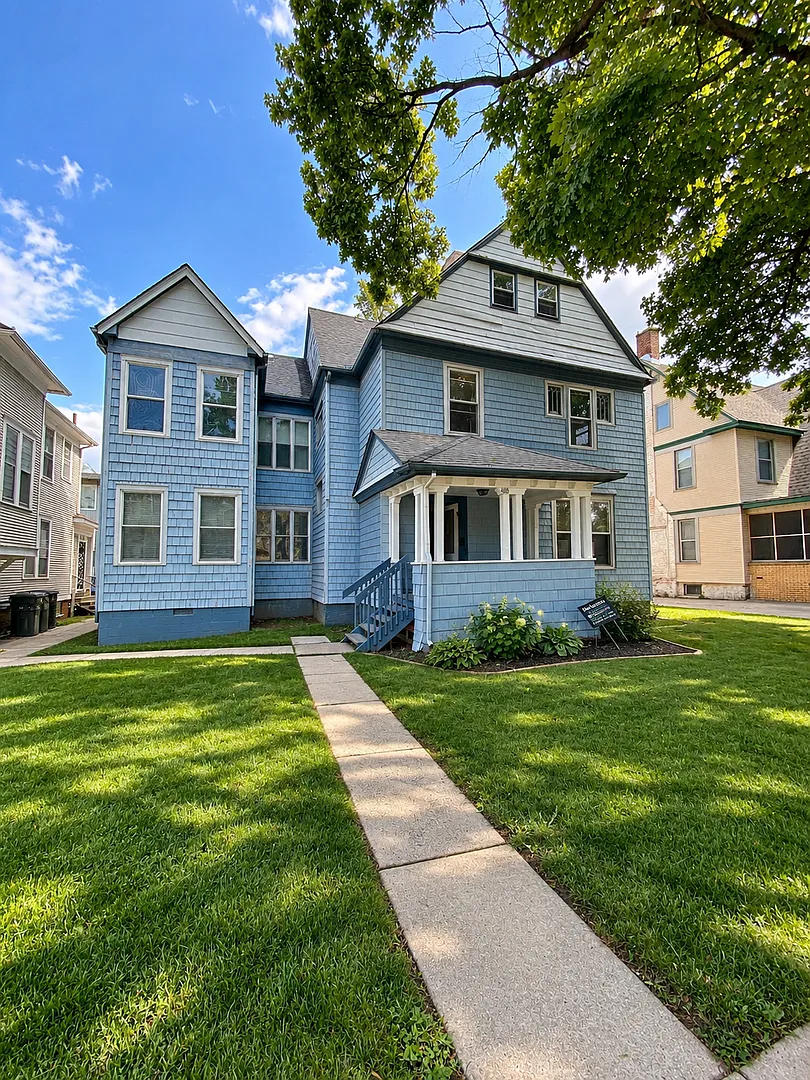 610 W Elm St — Photo 1