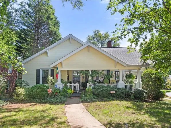 627 Hawthorne Rd, Winston Salem, NC 27103